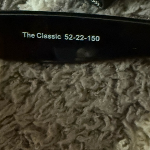 NEW IN BOX PRIVE REVAUX “THE CLASSIC “POLARIZED SUNGLASSES
52-22-150 - Picture 4 of 11